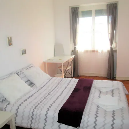 Belem Cozy Bedroom Homestay *