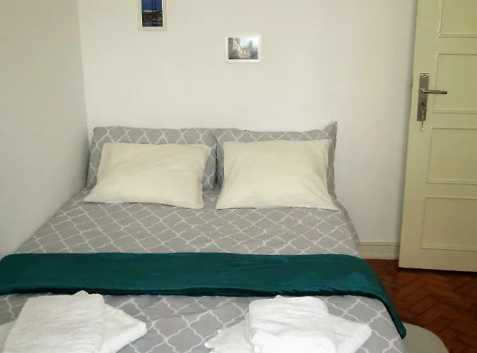 Belem Cozy Bedroom *